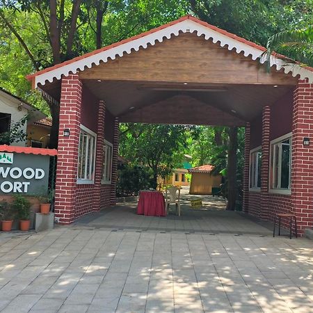 Pinewood Resort 카르자트 외부 사진