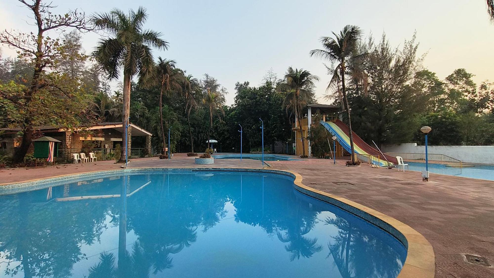 Pinewood Resort 카르자트 외부 사진